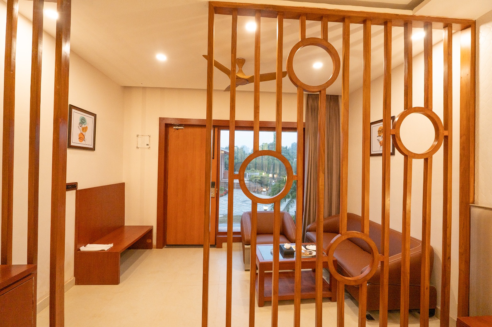 Family Suite - Swimming Pool View Image 4