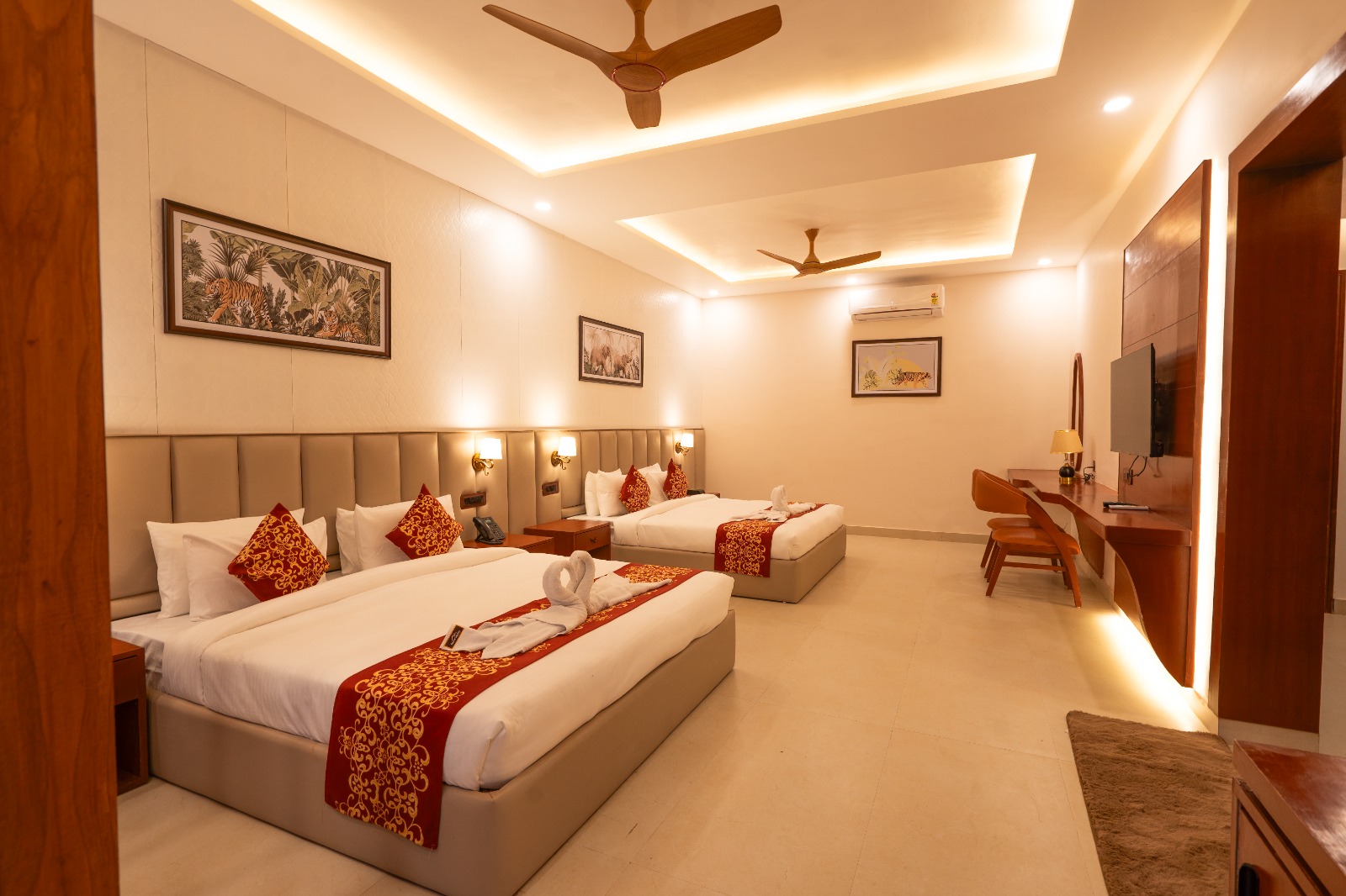 Family Suite - Swimming Pool View Image 2