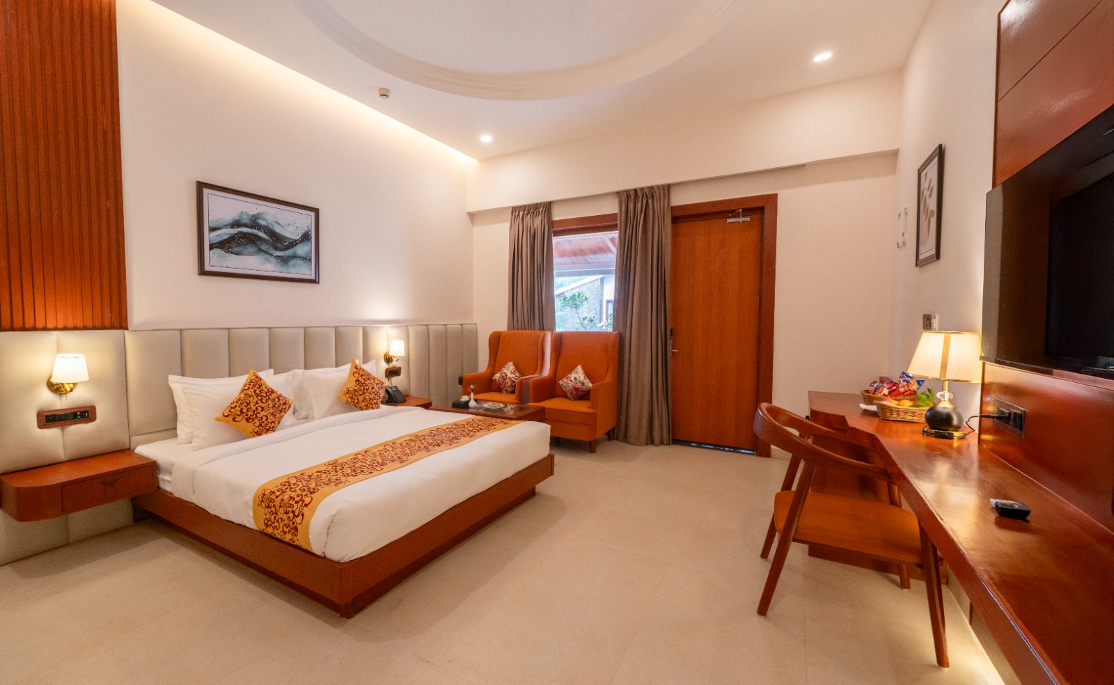 Executive Room with Private Terrace: Leopard Lounge - A shape Image 4