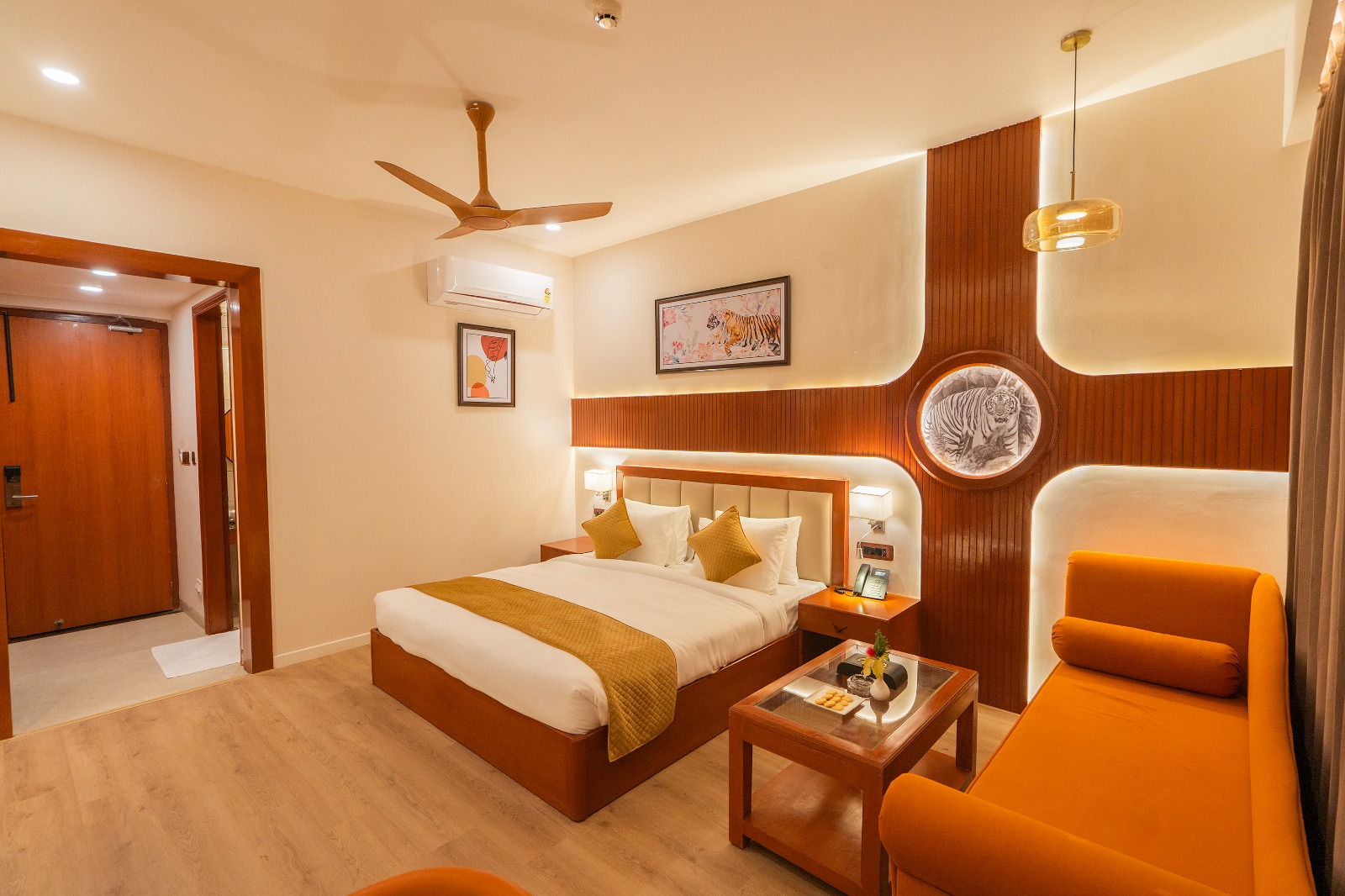 Executive Room with Private Terrace: Leopard Lounge - A shape Image 1